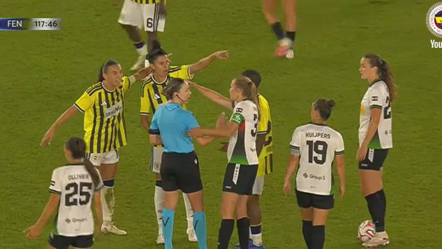 Fenerbahçe'nin Şampiyonlar Ligi maçında skandal hakem hatası