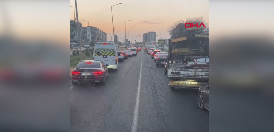 Diyarbakır’da Kazandıralan Saygı ve İşbirliği: İtfaiye İçin Fermuar Yöntemiyle Yardım Çağrısı