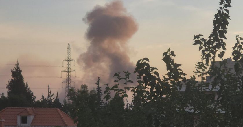 Katil İsrail Beyrut'un güneyine hava saldırısı düzenledi