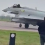 Kuş çarpması yapan Eurofighter Typhoon Savaş Uçağı’nın pilotu, kanopiyi fırlatarak acil iniş yaptı