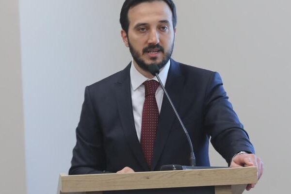 AK Partili Özdemir’den muhalefete tepki: Hiçbir siyasi figür Türkiye Cumhuriyeti’nden üstün değildir