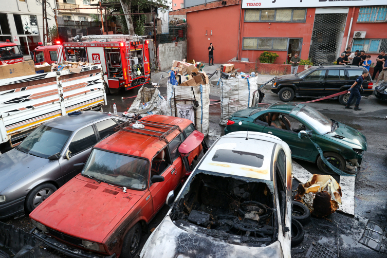 Endüstriyel alanda ateş: çok sayıda yanmış araç