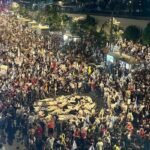 İsrail Tel Aviv’de tarihi protesto: Netanyahu hükümetine karşıt gösteriler devam ediyor! On binlerce İsrailli, Gazze politikalarına tepki gösterdi…