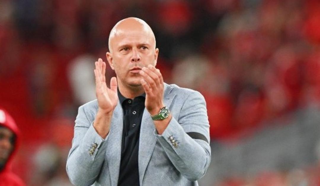 Liverpool'dan oyunun önünde, havai fişeklerin tanımı! Galatasaray'ın destekçisinin otelin önünde bir gösteri 2