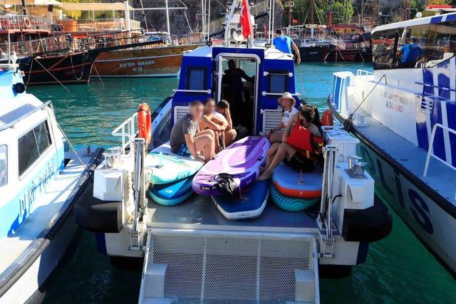 Akdeniz'de 19 SUP board yapan gençler kıyıdan 2 mil açıkta rüzgara kapıldı 3