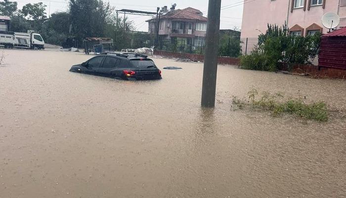 Sağanak yağış Muğla’yı esir aldı! Yollar, evler ve mezarlıklar sular altında kaldı; tekne battı