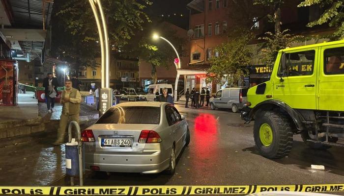Sokak ortasında cinayet kamerada: Jiletle çevreye rahatsızlık veren şahıs silahla vuruldu