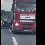Otoyolda korku dolu anlar! Tır, zikzak çizip yüklerini savurarak ilerledi… Gören sürücüler önünü kesti