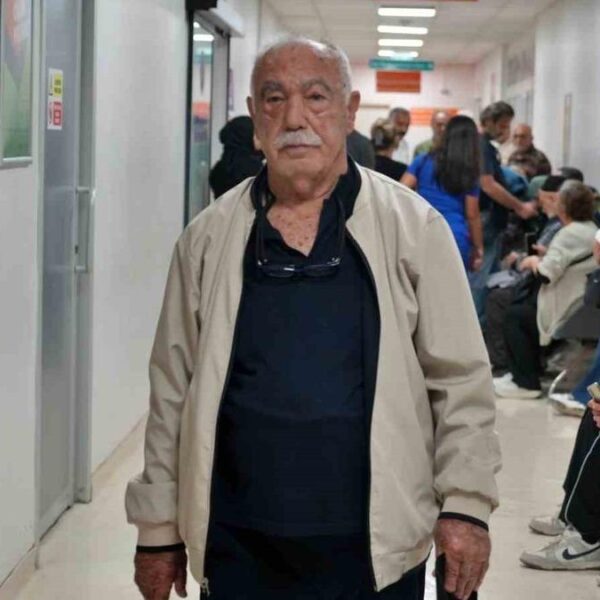 48 yıldır babasından ve kız kardeşinden aldığı böbreklerle yaşıyor