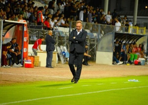 Fethiyespor, Selahattin Dinçel ile yollarını ayırdı.