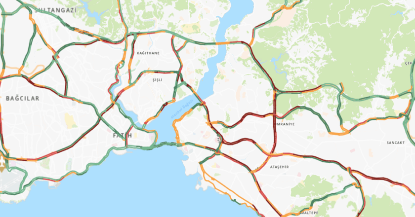 İstanbul’da sağanak yağış, trafiği olumsuz etkiledi