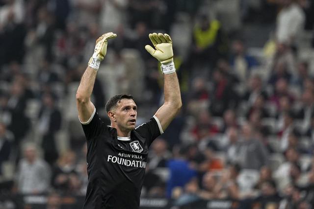 Emiliano Martínez’den alkışlanacak hareket! 👏